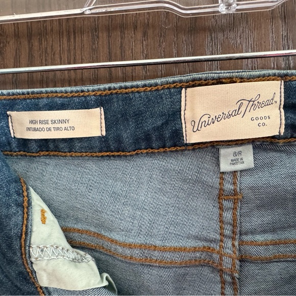 Universal Thread High Rise Jean. Size 8. - Picture 3 of 3